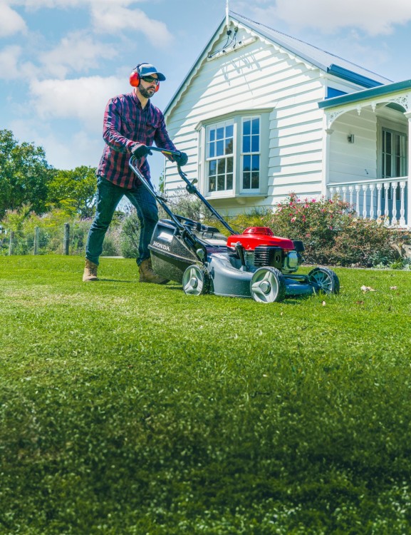 hru196m2-lawn-mower-product-page-hero-mobile-1600x2080-min